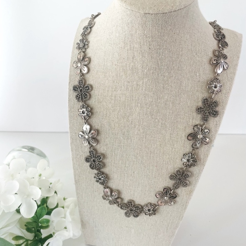 Park Lane silver flowers necklace